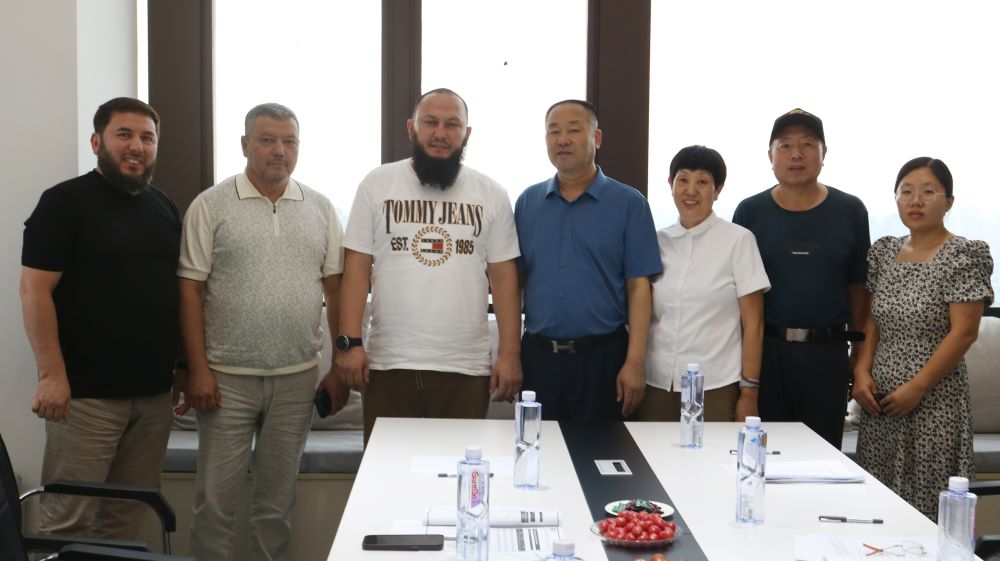 烏茲別克斯坦客戶來(lái)凱隆儀表天津總部參觀交流